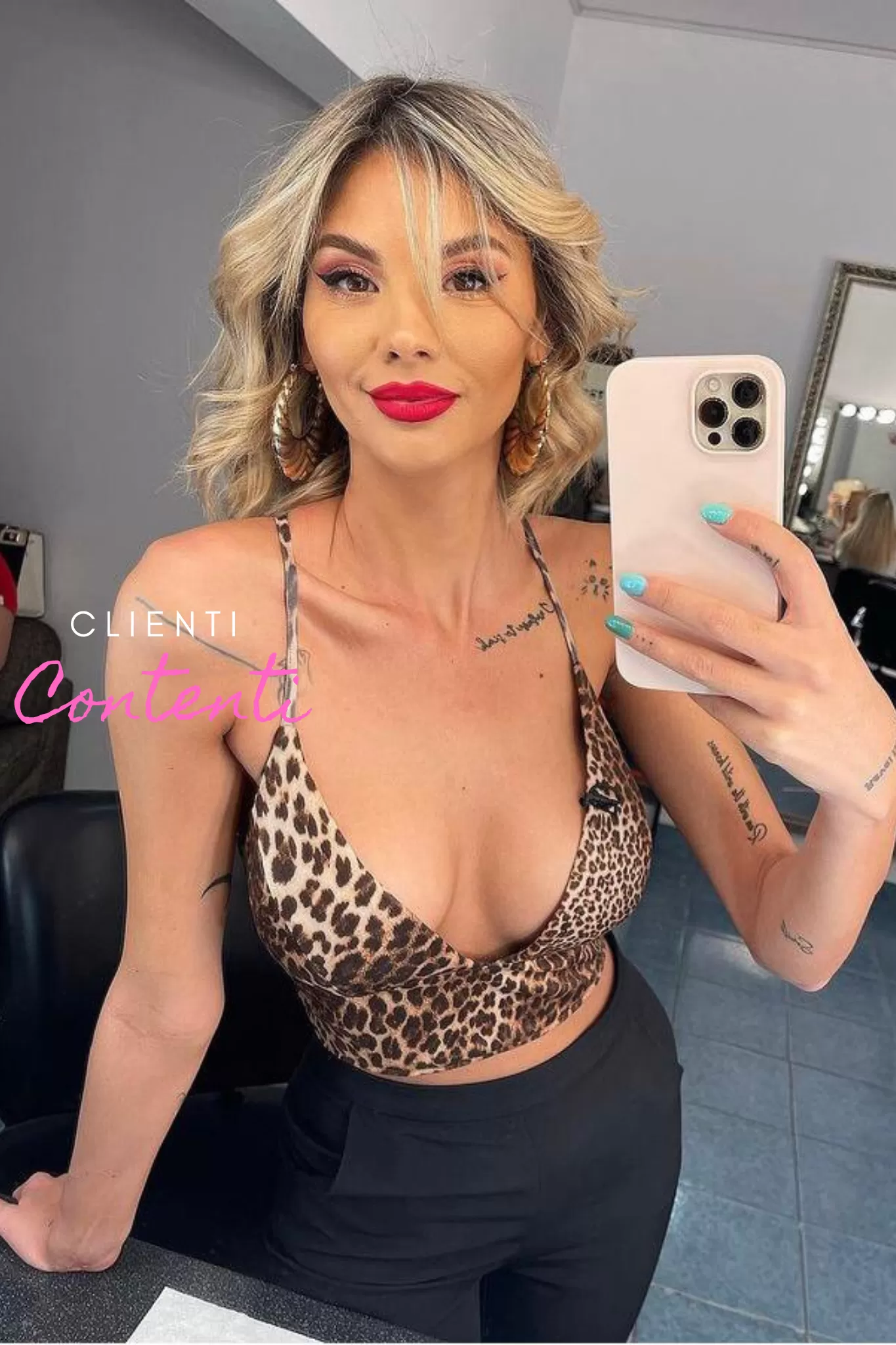 Crop top a fantasia leopardata con coppe e spalline sottili