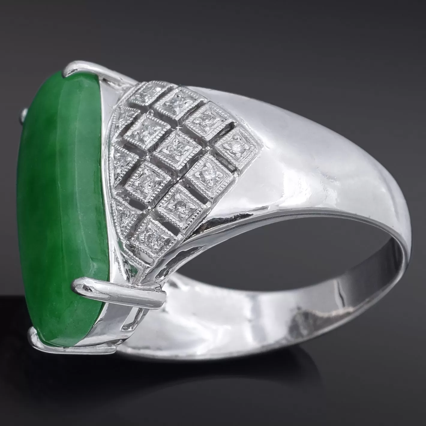 Estate 18K White Gold Green Jade & Diamond Band Ring Size 8