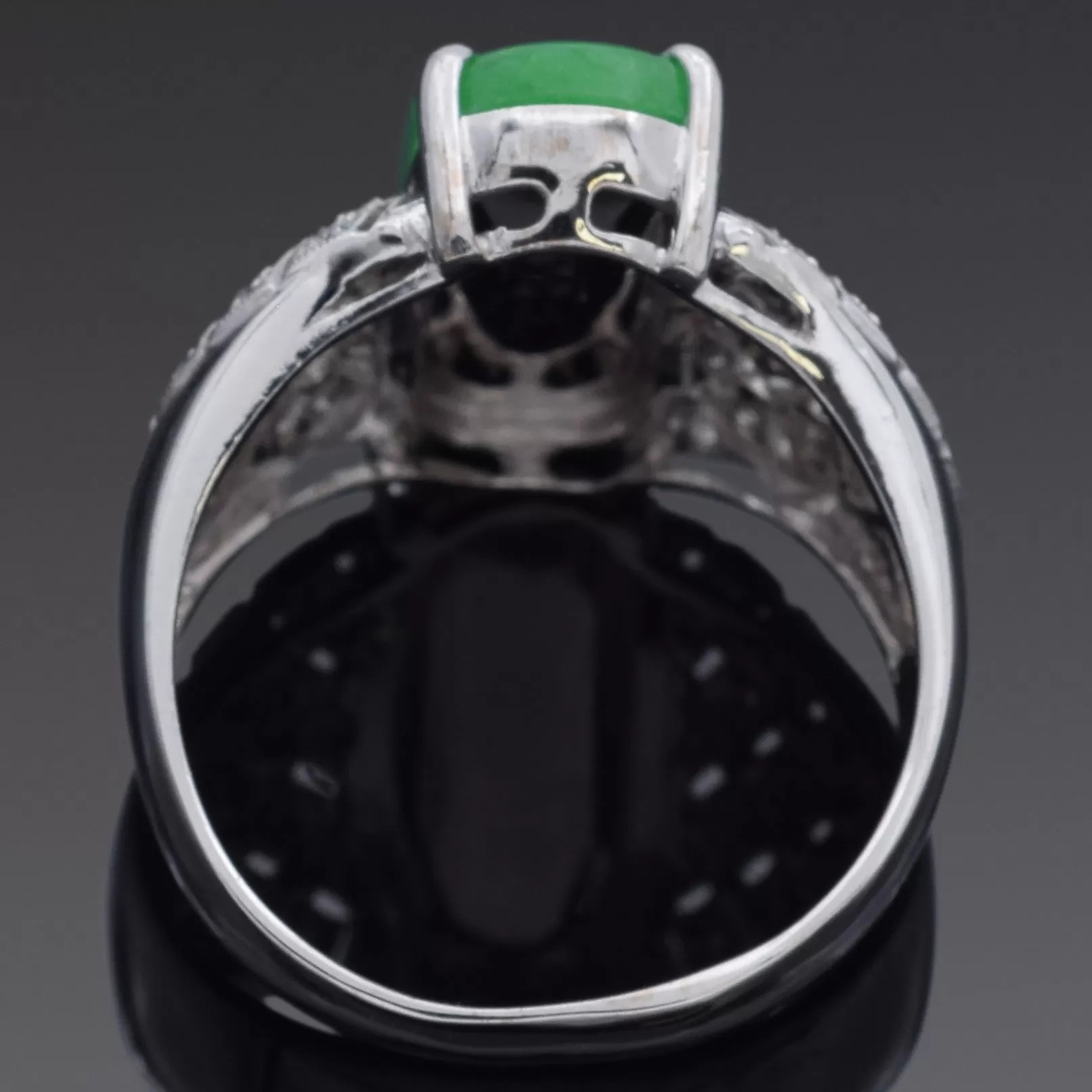 Estate 18K White Gold Green Jade & Diamond Band Ring Size 8