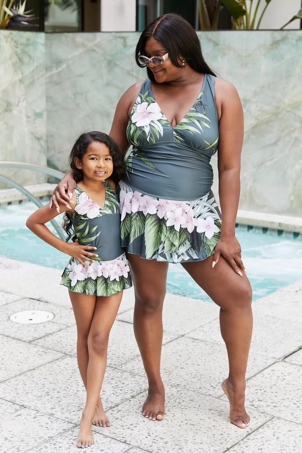 Marina West Swim Clear Waters Badekleid in „Aloha Forest Mother Daughter“-Badebekleidung