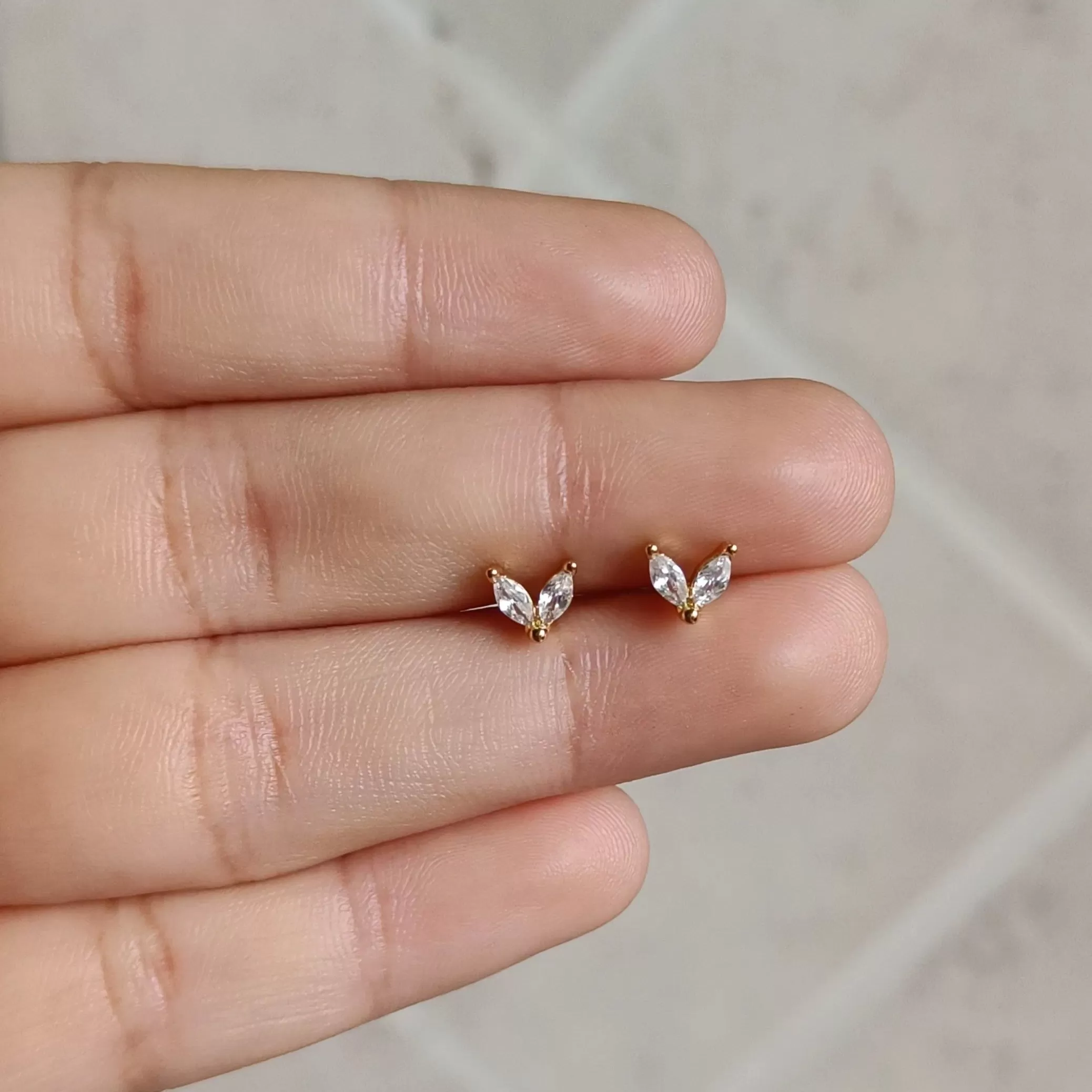 Two petal studs - Pair